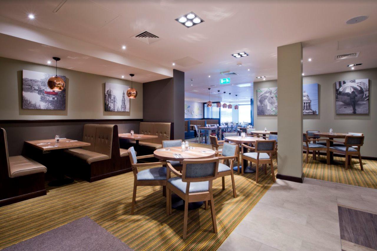 Premier Inn Leeds City Centre エクステリア 写真